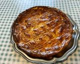 Une image de l'étape 14 de Galette façon franc comtoise à la pistache.