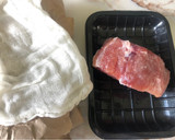 Foto del paso 5 de la receta: Lomo de cerdo curado y envuelto