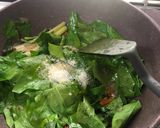 Foto langkah ke 4 dari resep Tumis bunga pepaya daun melinjo.