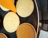 A picture of step 5 of Mini pancakes 🥞😋 (مننی پین کیک).
