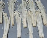 Foto langkah ke 1 dari resep Enoki Beef Roll.