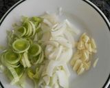 Foto del paso 2 de la receta Tallarines a la marinera con almejas y gambas