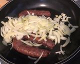 Une image de l'étape 4 de Chorizo noir au vin rouge et oignons caramélisés.
