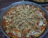 صورة لخطوة 3 من وصفة بيتزا بشكل جديد طعمها لذيذ زي شكلها 😋