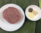 Hình bước làm 1 của món Chả cá gói lá chuối. 
