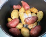 Une image de l'étape 2 de Salade de pommes de terre, chou blanc, oignon rouge et feta.