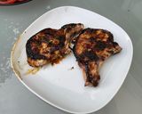 Une image de l'étape 8 de Côtes de porc marinées au chutney et persil grillées à la plancha.