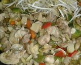 Foto del paso 7 de la receta: Salteado de verduras y pollo al wok