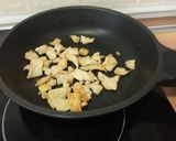 Foto del paso 2 de la receta: Ensalada de col, zanahoria y manzana con salsa de yogurt y mostaza