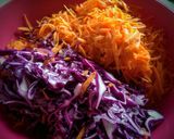 Foto del paso 2 de la receta: Ensalada de repollo morado, zanahoria y queso parmesano!