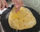 A picture of step 1 of Chicken egg paratha.