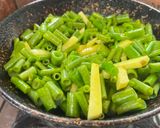 পেঁয়াজ কলি ভাজা(Peyaj koli vaza recipe in Bengali) রেসিপির ধাপ 2 ছবি