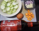 Foto langkah ke 1 dari resep Sayur Bening Oyong Wortel Telur.