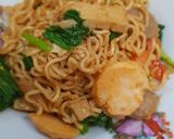 Foto langkah ke 3 dari resep Indomie goreng masak tek tek.