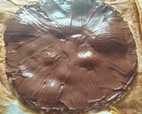 Foto del paso 6 de la receta: Pizza dulce con masa extrafina cubierta de chocolate y decorar a tu gusto