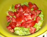 Foto del paso 3 de la receta: Ensalada de lechuga y tomate