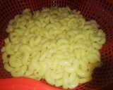 A picture of step 1 of White Sauce pasta.