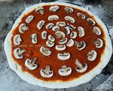 Une image de l'étape 7 de Pizza champignons fromage 🍕.