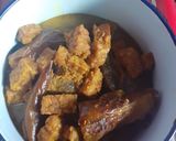 Foto langkah ke 4 dari resep Tempe Terong Bumbu Kunyit.