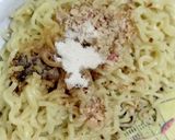Foto langkah ke 2 dari resep Omelette indomie telur.