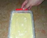 A picture of step 7 of Creamy frozen mango curd.