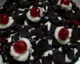 Foto langkah ke 17 dari resep Blackforest (base cake Brownies kukus Ny. Liem).