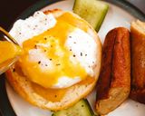 A picture of step 8 of Eggs Benedict.