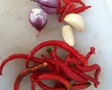 Foto langkah ke 2 dari resep Cumi Asin Balado.