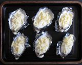 A picture of step 5 of Baked Oysters with White Sauce.