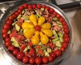 Une image de l'étape 9 de Salade de tomates et concombres au thon sauce algues et ciboulette.