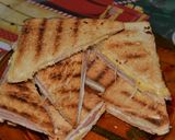 Foto del paso 2 de la receta: Sándwich triple de jamón y queso