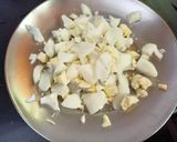 A picture of step 1 of Eggs sandwich.