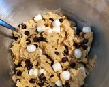 A picture of step 8 of Chocolate Chip Cookie Brownies.