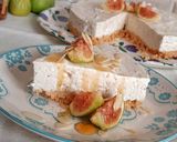 A picture of step 10 of Fig Cheesecake with Almonds and Honey.