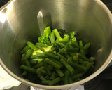 Foto del paso 1 de la receta: Crema de verduras: calabacín, brócoli y judías