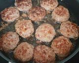 A picture of step 3 of Beef Patty Hamburger.