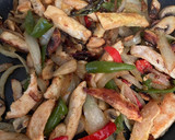 Foto del paso 3 de la receta: Pollo con verduritas a mi manera