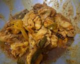 Foto langkah ke 5 dari resep Ayam ungkep rempah gurih untuk bekal sekolah(empuk, bumbu meresap, tahan seharian).