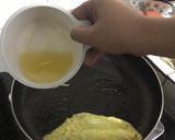 Foto langkah ke 3 dari resep 33. Sosis Gulung Telur.