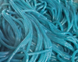 Foto del paso 2 de la receta: Spaghetti azules con pulpitos de salchicha