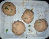 A picture of step 4 of Spicy scotch eggs.