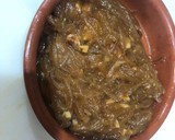 Foto del paso 4 de la receta: Sopa de cocido y timbal de filete de cerdo con cebolla caramelizada y pimientos asados