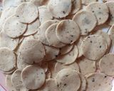 मटरी (mathari recipe in marathi) रेसिपी स्टेप 4 फोटो