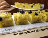 Foto langkah ke 7 dari resep Kue Pisang Kukus Blue Berry.