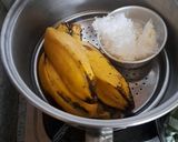 Foto langkah ke 1 dari resep Pisang Kukus Merah Putih.