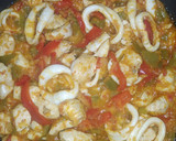 Foto del paso 3 de la receta: Paella con gambones y pollo 🥘