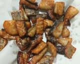 รูปขั้นตอนการทำที่ 1 ของ ผัดเผ็ดปลานิลแดดเดียวทอด