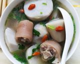 Hình bước làm 5 của món Canh đuôi heo hầm khoai sọ ngon đúng điệu