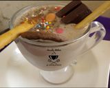 A picture of step 6 of Noreos milkshake.