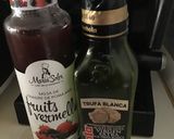 Foto del paso 2 de la receta: Tosta de queso murciano al vino con aceite de trufa y vinagre de frutas del bosque